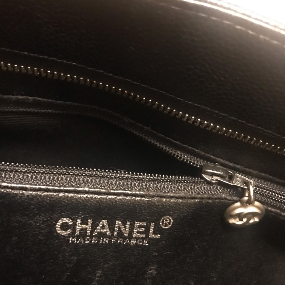 Chanel medallion - Picture 5 of 8